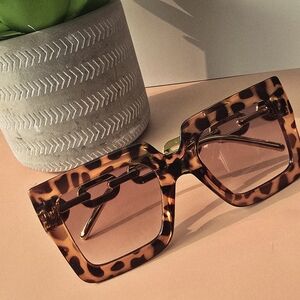 Tortoise Shell Square Sunglasses